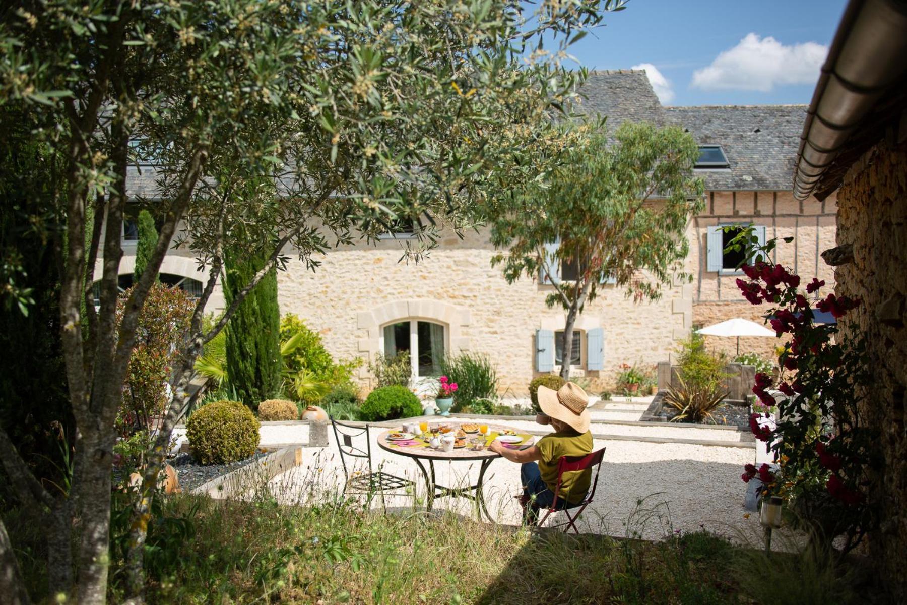Maison D'Hotes La Maison De Leopold Terrasson Bagian luar foto