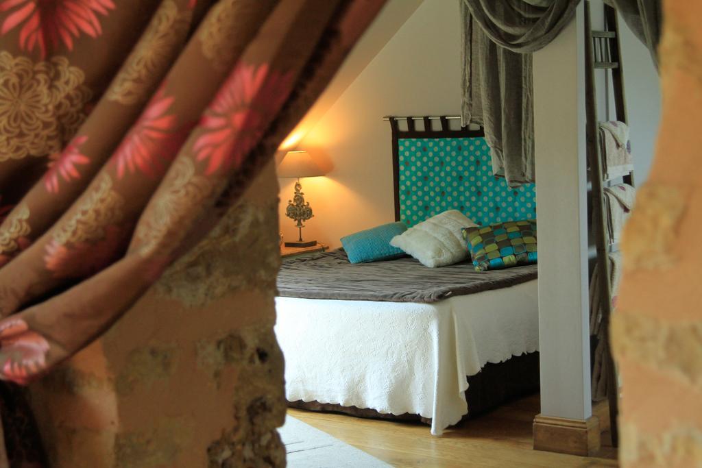 Maison D'Hotes La Maison De Leopold Terrasson Bagian luar foto